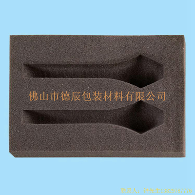 海綿內(nèi)托對(duì)各行各業(yè)產(chǎn)品起到絕緣、密封、防震、防塵、填充、隔音、固定，能夠保護(hù)包裝產(chǎn)品在運(yùn)輸過(guò)程中安然無(wú)恙，起到保護(hù)產(chǎn)品的一個(gè)作用，同時(shí)可以美化產(chǎn)品，提升產(chǎn)品檔次。