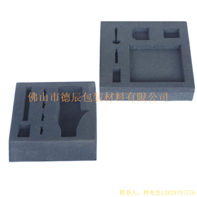 海綿內(nèi)托對(duì)各行各業(yè)產(chǎn)品起到絕緣、密封、防震、防塵、填充、隔音、固定，能夠保護(hù)包裝產(chǎn)品在運(yùn)輸過(guò)程中安然無(wú)恙，起到保護(hù)產(chǎn)品的一個(gè)作用，同時(shí)可以美化產(chǎn)品，提升產(chǎn)品檔次。