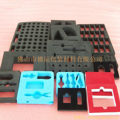海綿包裝內(nèi)托是一種全新的包裝內(nèi)襯材料，其產(chǎn)品性能對(duì)比過(guò)去的紙質(zhì)內(nèi)襯。他的防潮性更好、減震性更強(qiáng)。產(chǎn)品本身也屬于環(huán)保材料擁有生物降解的特性，不會(huì)對(duì)地球環(huán)境造成二次損傷。目前在發(fā)達(dá)國(guó)家很多產(chǎn)品已從過(guò)去的紙質(zhì)內(nèi)襯向海綿包裝內(nèi)襯邁進(jìn)。