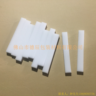 醫(yī)用防護面罩的海綿主要起到緩沖面部（主要是額頭）與PVC膠片的作用，起到密封的作用，因為海綿柔軟的特點，從而讓額頭與膠片完美的貼合，加上海綿柔軟與舒適性使得醫(yī)生在佩戴面罩的時候非常舒適。